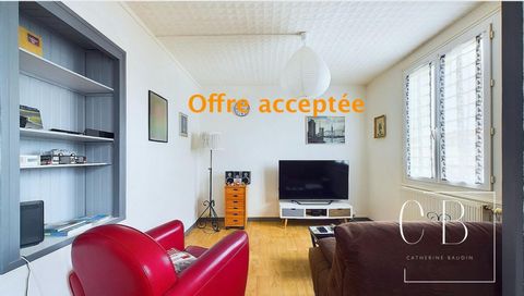 Nouvelle exclusivité Catherine BAUDIN 06 66 90 92 86 Venez découvrir à Rochefort, Résidence Belle-Judith, au calme, au 2ème étage d'une petite résidence sécurisée sans ascenseur, cet appartement lumineux de 72.15m2 habitables. Il est composé d'une en...