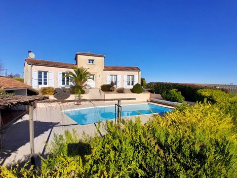 Beaux Villages is pleased to present this impressive 4 bedroom villa with a large in ground pool, set in over 3000m² of land. In a superb location, just 15 minutes from Angouleme and Jarnac, 20 minutes from Cognac, and nestled on the edge of a more q...