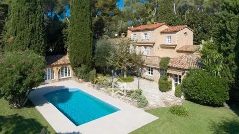 Beautiful property of a living surface of 450 sqm, in a lush environment, ideally located between Cannes and Cap d’Antibes. Landscaped garden of 2 750 sqm comprising a heated swimming pool of 10x4m and a pool house. Entrance hall, lounge, separate di...