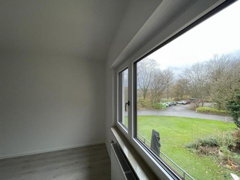 Hier wordt u een zeer hoogwaardig gerenoveerd 3,5 kamer appartement aangeboden. Het appartement is gelegen in een 3-gezinswoning, dicht bij de oevers van de Neckar. Het appartement heeft een afgesloten garage. De locatie van dit appartement is een dr...