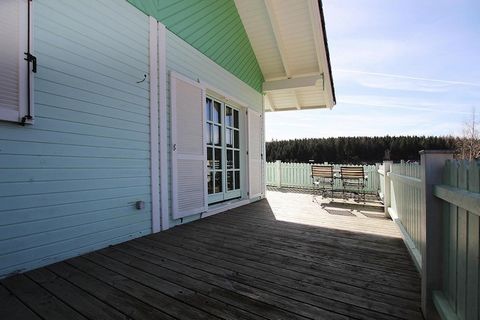 Schmuckes Ferienhaus mit Kamin und großer Terrasse. Durch die Hanglage haben Sie einen herrlichen Panoramablick auf die Harzer Bergwelt. Nur 500 Meter entfernt befindet sich das Hotel Tannenpark, dessen Saunalandschaft und Innenpool Sie gegen Gebühr ...