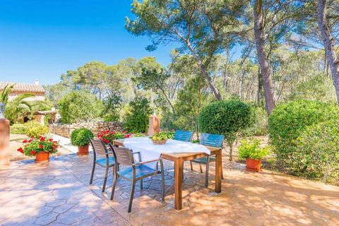 Esta espectacular casa se encuentra en medio de la campiÃ±a mallorquina y es ideal para desconectar y relajarse en su estancia vacacional. Los exteriores de esta maravillosa finca de 21000 m2 se encuentran dominados por la fabulosa piscina privada de...