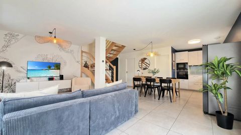 Exclusive New Listing – Act Fast! Located in Saint-Pierre-en-Faucigny (74800), just 17 minutes from the Swiss border, this charming modern home offers 122 m² of space, including 102 m² of living area. Built in 2022 on a 185 m² plot in a small, fee-fr...