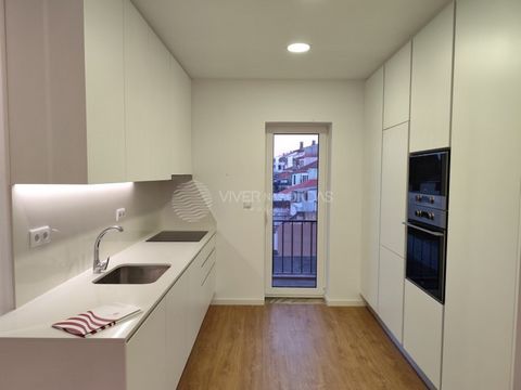 I present you this fantastic 2 bedroom flat, with 2 fronts, with lots of direct light and 2 balconies, inserted in a building in the emblematic parish of Ramalde, in Porto. Benefit from the possibility of total exemption from IMT and stamp duty as pr...