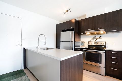 Welcome to Espace MV! Located in a sought-after neighborhood in Dorval, this modern condo offers the perfect combination of comfort and convenience. This sumptuous unit is situated on the top floor of the building, benefiting from large windows that ...