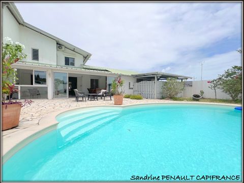 A VENDRE A KOUROU (GUYANE FRANCAISE) UNE MAGNIFIQUE VILLA T6 (R+1) de 152 m² AVEC UN STUDIO INDEPENDANT de 32 m² - TERRAIN DE 547 m² - AU PRIX DE 426 000