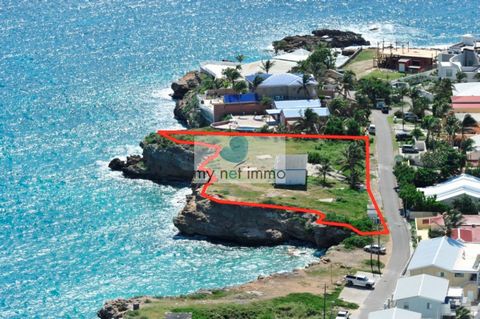 LAND OF 2305 M2 (20745 Sqft) WITH THE POSSIBILITY OF BUILDING 1 BUILDING AND 2 OUTBUILDINGS. 922 M2 BUILDABLE (8298 sqft) 2 FLOORS POSSIBLE. BREATHTAKING VIEW BECAUSE DOMINATES THE SEA FROM THE CLIFF. BEACH BELOW. LOCATED IN THE RESIDENTIAL AREA OF B...