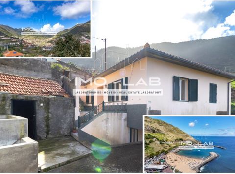 Kommen Sie und sehen Sie sich diese charmante traditionelle madeirische Villa in der malerischen Stadt Machico an. Mit einer warmen und authentischen Atmosphäre verbindet dieses Anwesen Komfort, Tradition und einen atemberaubenden Blick auf die Berge...