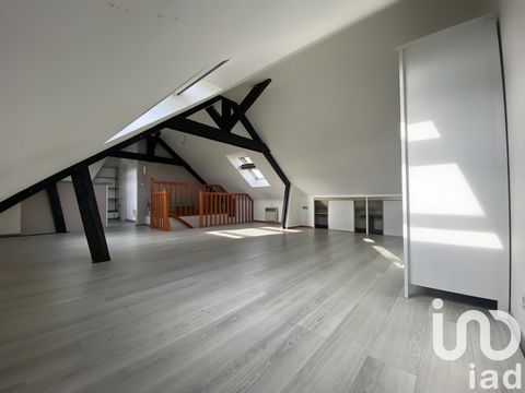 iad France - Delphine Meyer Luquet vous propose: En exclusivité, je vous invite à découvrir ce studio situé au deuxième et dernier étage d’un immeuble en pierres, au sein d’une petite copropriété calme et agréable. Il se compose d’une spacieuse pièce...