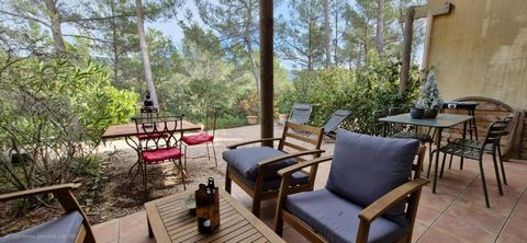 Découvrez ce superbe appartement meublé niché au cœur d’une résidence de standing sur golf. Calme absolu, sécurité avec digicode, piscine, tennis et salle de sport. Un cadre de vie élégant et verdoyant, idéal pour allier confort, loisi...