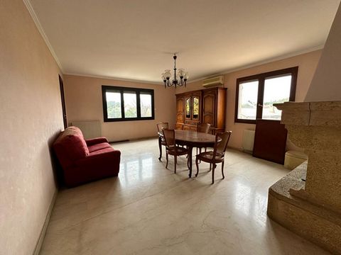 Spacieuse maison R+1 de 200 m² environ sur 930 m² de terrain à Juvignac, quartier calme et résidentiel. Travaux à prévoir Idéal également pour profession libéral en rdc. Peut convenir pour investisseur en créant deux appartements, un par niveau. Situ...