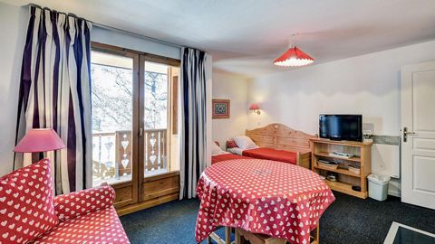 Built in 2003, three-star-residence Vega is near the ski slopes in Risoul. The residence has lifts and all the apartments are comfortable and well equipped, including a private balcony. Just near the slops (300 m) and the skilift Pélinche. Surface ar...