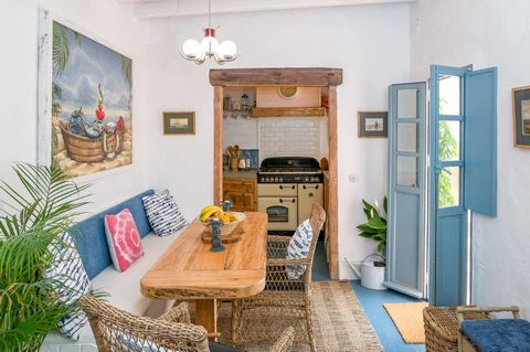 A unique 2nd floor 3-bedroom apartment for holiday rental in the heart of the Old Town of Tarifa . recently renovated and tastefully decorated with an eclectic mix of contemporary and classic furniture and paintings. The capacity is for maximum 4 peo...