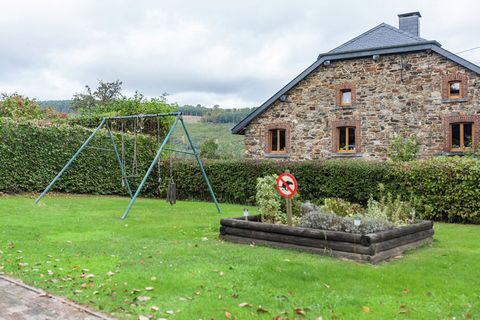 Bezoek dit charmante vakantiehuis in het Belgische Luik, dat in een bosrijke omgeving ligt en is voorzien van een gezellig terrasje. Er is 1 slaapkamer waar 2 gasten in kunnen verblijven en je kunt 1 huisdier meenemen. Dit is een geschikte optie voor...