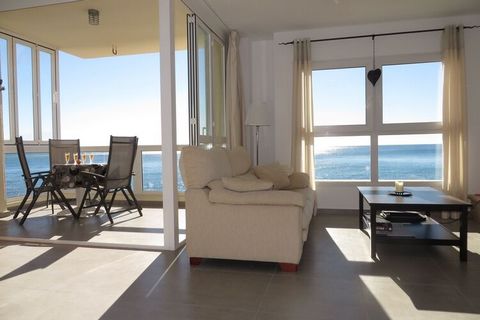 Hospédese en este elegante apartamento que tiene terraza privada y aire acondicionado. Con acceso a la piscina compartida y una buena ubicación, cerca del mar, es una opción ideal para unas vacaciones soleadas con la familia. Este hermoso apartamento...