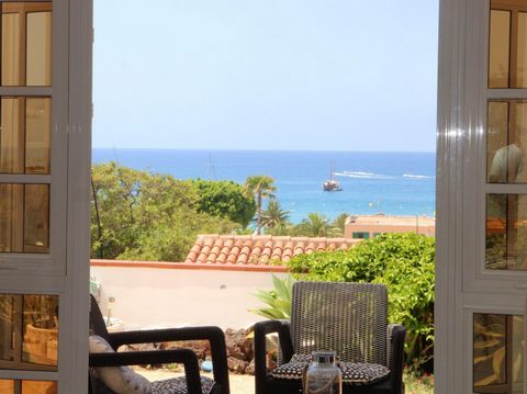It really would be hard to find a better location than this! Just a two minute walk to the renowned Las Vistas Beach or to the upmarket Golden Mile and Safari Centre, this is a perfect property for a winter base, holiday home or for those who like to...