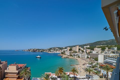 This apartment, completely renovated in 2023, offers absolutely fantastic sea views and is located on the 7th floor of a well-kept complex with elevator, just a few steps from the sandy beach of Cala Major. It is an apartment with penthouse feeling w...
