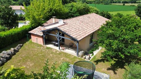 Summary In a peaceful area in the countryside, a house of approximately 115 m² on one level with a garage in the basement on a fenced park of 2,400 m². Location 5 minutes to a school and railway station Interior Its large bright living room, 40m2, ov...