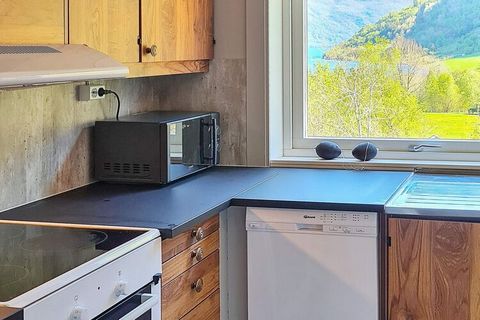 Rural holiday home 450 m from the Sognefjord and the rental boat. Final cleaning included in the price. The cozy holiday home/apartment was modernized in 2021. Separate kitchen and wood stove in the living room. TV: Streaming channels via AppleTV, in...