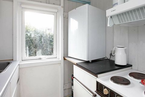 Holiday cottage approx. 100 m from the ocean at Hasmark Strand. Bedroom with a double extra bed, bathroom with shower and a bright, combined living/dining room with good quality furniture. Small kitchen with ceramic cooker and fridge with freezer com...