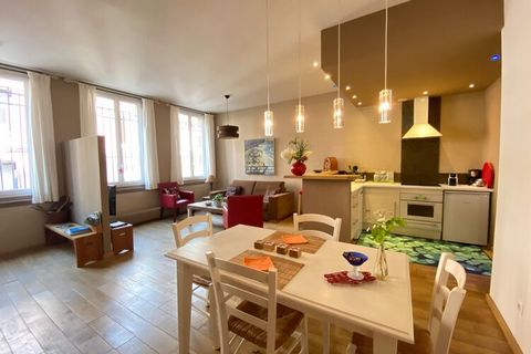 Tastefully furnished apartment on the ground floor of a former Norman manor house just a few meters from the port of Fécamp. The shared patio adjacent to the bedroom has a special charm. A private covered terrace area is available to you here, and yo...