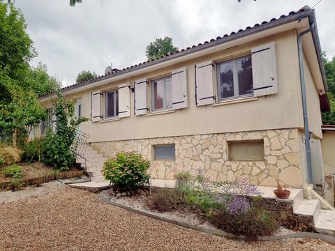This house is ideally situated on a hillside, offering exceptional views over the countryside and only 45 minutes from Bordeaux, perfect for a large family looking for peace and space. The house has four bedrooms, an office, a fitted kitchen, and a l...