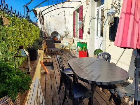 In a village with all amenities, between Narbonne and Carcassonne Mansion with courtyard and interior patio Ground floor: Kitchen, living room, living room, shower room + toilet, laundry room, office or bedroom 1st: 4 bedrooms with 3 shower rooms + t...