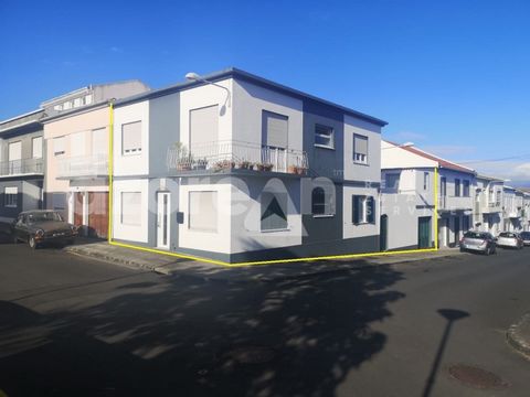 House located in the center of Ponta Delgada, parish of Ponta Delgada (São Sebastião). It consists of two floors, in which five bedrooms, kitchen, two bathrooms, living room and dining room are distributed. Its location is excellent as it is close to...