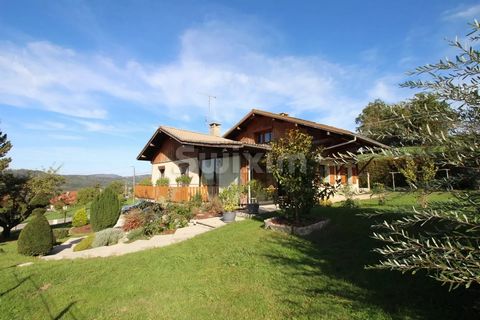 Ref 67678GP, EXCLUSIVE! Welcome to the sought-after village of Villaz. Come and discover this house set in 1200m² of land with its 2 independent, non-obtrusive flats. This property has 3 bedrooms, a large living room/kitchen, a conservatory, an offic...