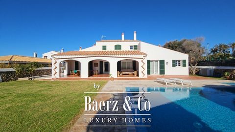 This property represents the perfect combination of elegance, comfort, and exclusivity with the traditional charm of the island. With approximately 1100m2 of land and a built area of around 370m2, this villa redefines the luxury experience in Menorca...