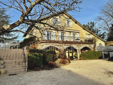 Dpt Dordogne (24), à vendre proche de CUBJAC maison P11 de 306 m² - Terrain de 1 974,00 m² - Plain pied