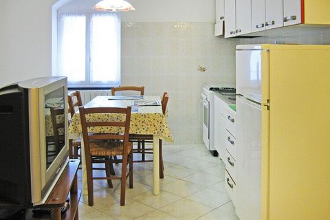 Apartments in the popular seaside resort of Moneglia on a bay of the Riviera di Levante, directly between Genoa and the famous UNESCO World Heritage Site of the Cinque Terre. The apartments are located in three different buildings in the historical c...