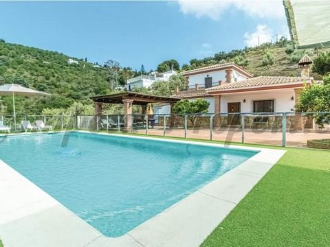 Property in Spain, 5 bedrooms. 2 bathrooms. Terrace.