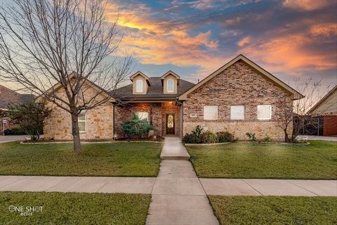 Beautiful 4 bedroom home located in the highly sought after Lonestar Ranch subdivision, and zoned to Wylie East schools. This home has so much to offer including an eat-in kitchen, double ovens, gas range, exposed wood beams, wood floors, beautiful r...