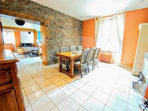 Rare in the area, very bright 1900 house of approximately 175 m² (including 65 m² on the ground floor) close to the city center and amenities, it has a living room with fireplace opening onto the kitchen and dining room , upstairs there are 3 bedroom...