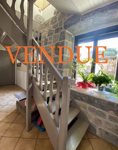 We offer the purchase of this village house all in stones with 3 bedrooms (possibility 4) and a pretty terrace of 70 m2 to live, in the town of Jonzieux in the Pilat (42). Housing suitable for a family with two-three children. If you would like more ...