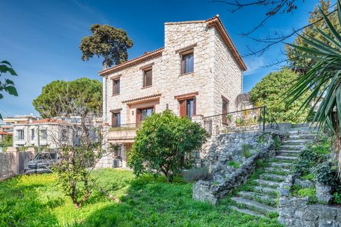 Charming stone villa with breathtaking views of the Temple of Diana. Ideally located close to all amenities and major roads, this fully renovated villa is currently used for professional purposes but could easily be transformed into a spacious reside...