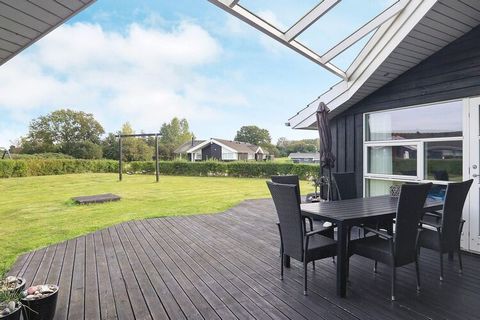 Holiday cottage with whirlpool and sauna. From the house you can observe the ocean and the beautiful natural landscape that characterises the area. The design has put great emphasis on keeping the cottage bright and the large windows help to that eff...