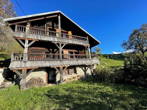 Quiet in a bucolic environment and benefiting from an exceptional view of the mountains, this chalet of 110 m2 is located on the heights of the village of Manigod, 10 minutes from the ski slopes and 30 minutes from Lake Annecy. Built on 3 levels, it ...