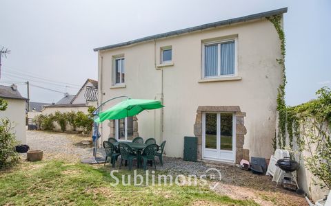 Gwendoline GUILLOME ... , your real estate advisor offers you this charming holiday home it is composed of a separate fitted kitchen and equipped. A living room with plenty of storage space, a shower room with toilet. Upstairs, a deserted corridor, a...