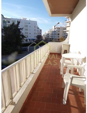 Annual Lease - Comfortable & Central Space with Stunning Balcony. Discover comfort and convenience in this stylish 2 bedroom flat located on the 1st floor, accessible by lift, in the bustling centre of Quarteira. With wonderful natural lighting, the ...