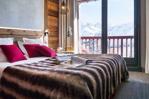 Appartement de 46m2 entièrement rénové en 2022 à vendre à Tignes-le-Lac, situé au 5ème étage de la résidence de standing Villa Montana, proche des pistes de ski de Tignes-Val d'Isère. Il peut accueillir 6 personnes et dispose de 2 belles chambres, d'...