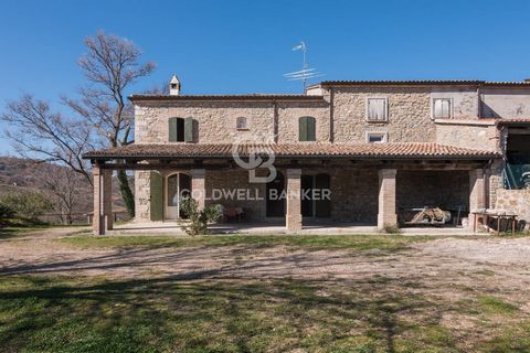 In the town of Cà Pasciano/Granaiola, in Sassofeltrio, in the province of Pesaro Urbino, stands a property that fully embodies rural life, beauty and attention to detail. The main residence, recently renovated and reinforced at the foundations, stand...