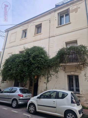 HERAULT (34) Te koop in het centrum van Montpellier, gelegen op een steenworp afstand van de komedie en het treinstation, appartement type 3 bestaande uit: een entree, een woonkamer met open keuken, twee slaapkamers, een badkamer met water en een apa...