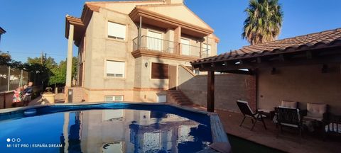 Exquisite Luxury Semi Detached Villa in Caudete, SpainWelcome to your dream home in the heart of sunny Spain! This exceptional 4-bedroom, 2-bathroom villa in the charming town of Caudete is the epitome of elegance and comfort. Perfectly designed for ...