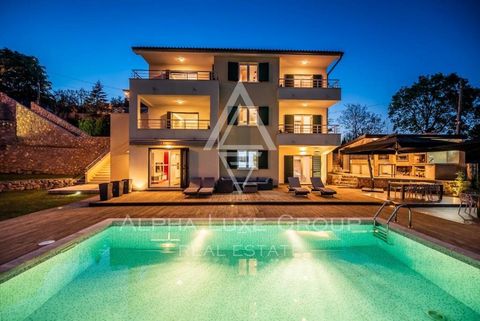 Opatija : Stunning sea-view villa In the picturesque surroundings of Opatija, this magnificent villa stands on a sprawling plot of 1525 m², with an impressive living space of 430 m², showcasing breathtaking views of the Adriatic Sea. This multi-level...