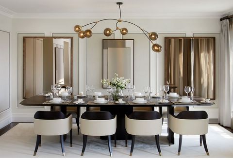 Wielka Brytania Sotheby's International Realty ma przyjemność zaprezentować ten wyjątkowy apartament z pięcioma sypialniami zlokalizowany na osiedlu Knightsbridge Gate w Knightsbridge. Ten boczny apartament o powierzchni 4,714 stóp kwadratowych chara...