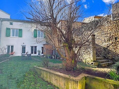 69290 CRAPONNE – FRANCHEVILLE/TASSIN BOUNDARY – EXCLUSIVE – RARE 18TH CENTURY WASHERS’ HAMLET HOUSE OF 168M2 AND STUDIO OF 27M2 – QUIET – GARDEN 600M2 – COMPLETELY RENOVATED – ATTIC AND CELLAR – efficity, the Agency that estimates your property in li...