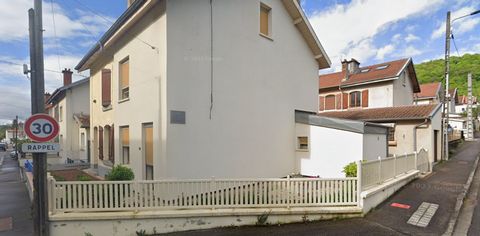 L'Agence Majorelle vous propose de découvrir à Maxéville une coquette maison de cité type 4 d'une superficie d'environ 87 m2 habitable sur un terrain de 179 m2. Idéalement situé dans un quartier calme, la maison a été particulièrement bien entretenue...
