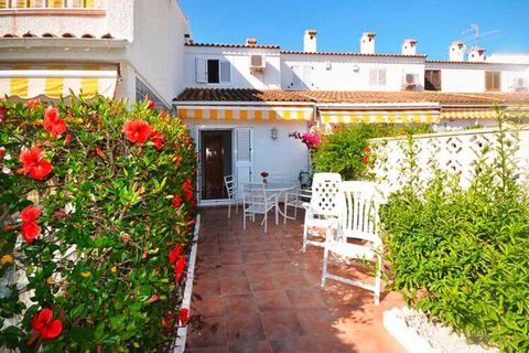 Holiday park on a hill above the sea, in a beautiful, quiet location. From the spacious, 11-hectare garden of the complex and also from the pool area you have a wonderful panoramic view of the wide bay of Alicante, Carabasi Beach, Santa Barbara Castl...